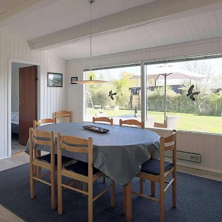 6 Person Holiday In Prázdninový dům *